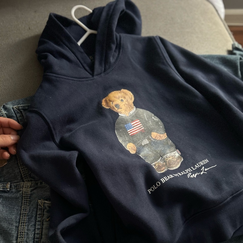 Ralph Lauren Dark Blue Sweatshirt with Bear Design Come with vintage jeans